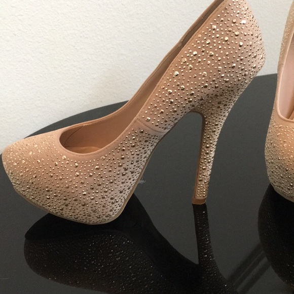 Gold studded high heel pumps - Picture 2 of 8